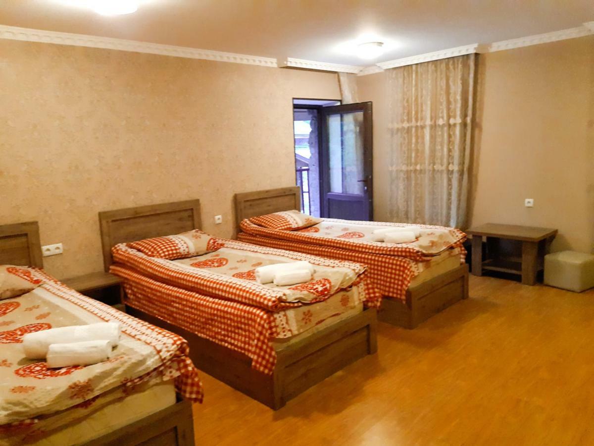 מסטיה Irina'S Guesthouse חדר תמונה